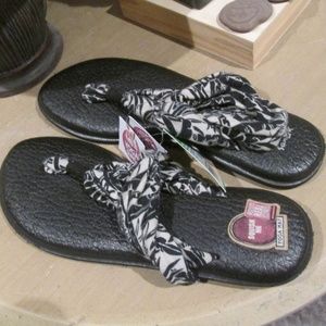 NWT Sanuk Yoga Sling Sandal Black White Print NEW